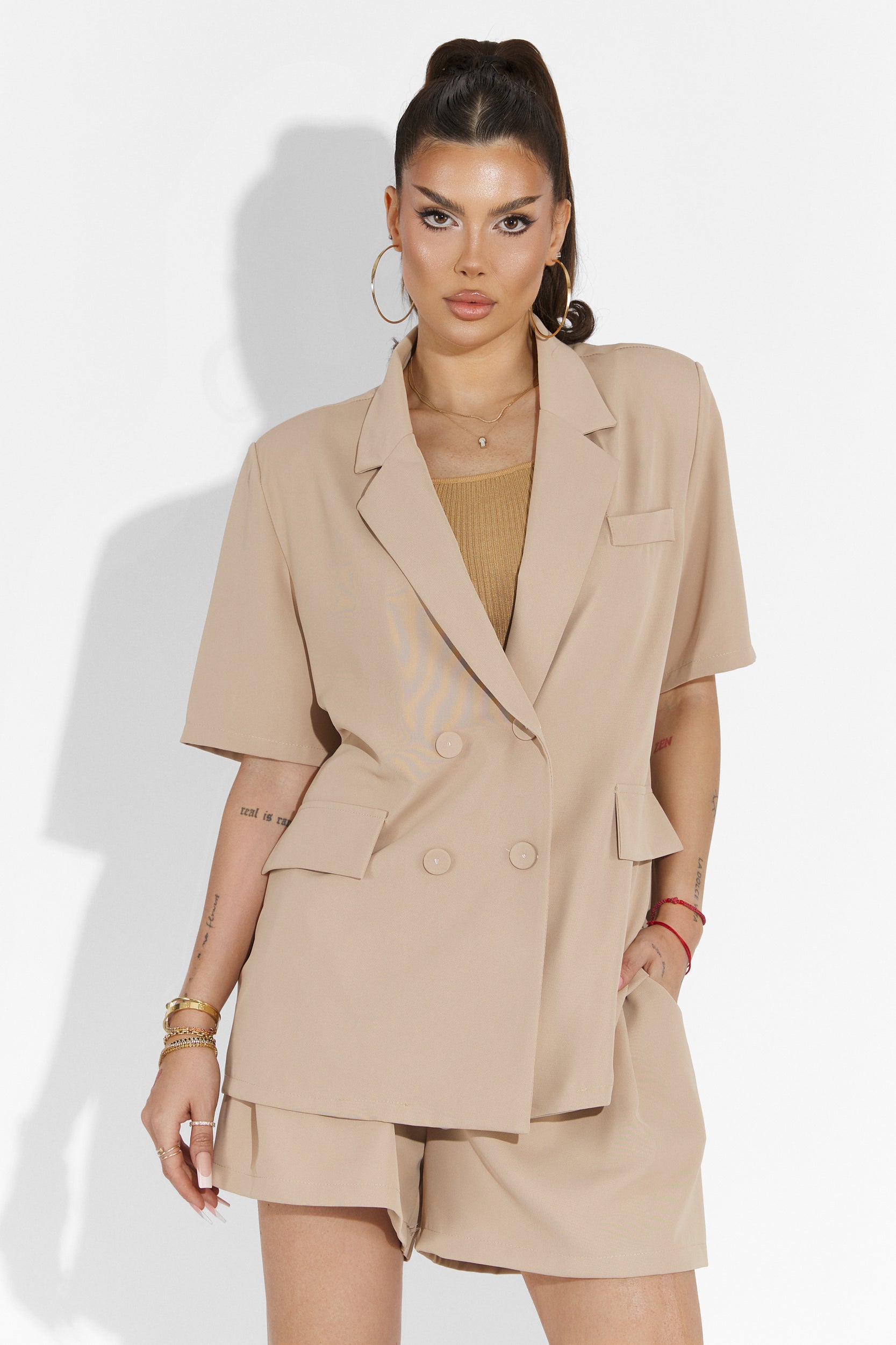 Compleu cu pantaloni scurti bej Dazy Bogas