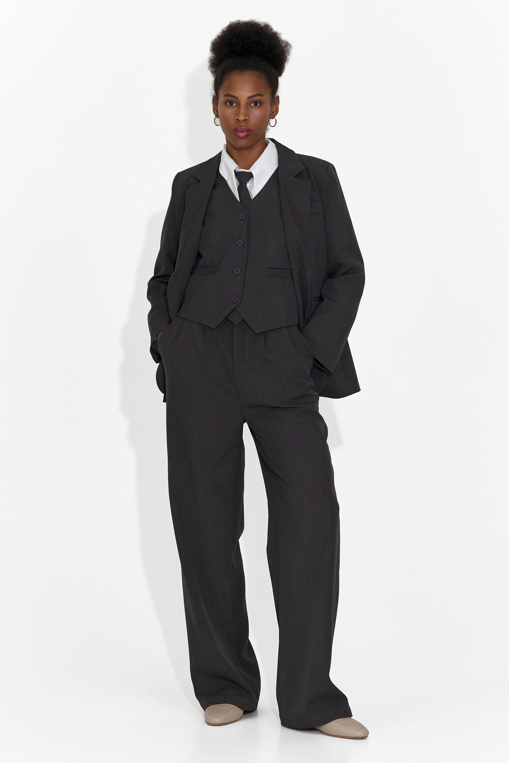 Costum 4 piese pantaloni + vesta + sacou + cravata gri Meldora