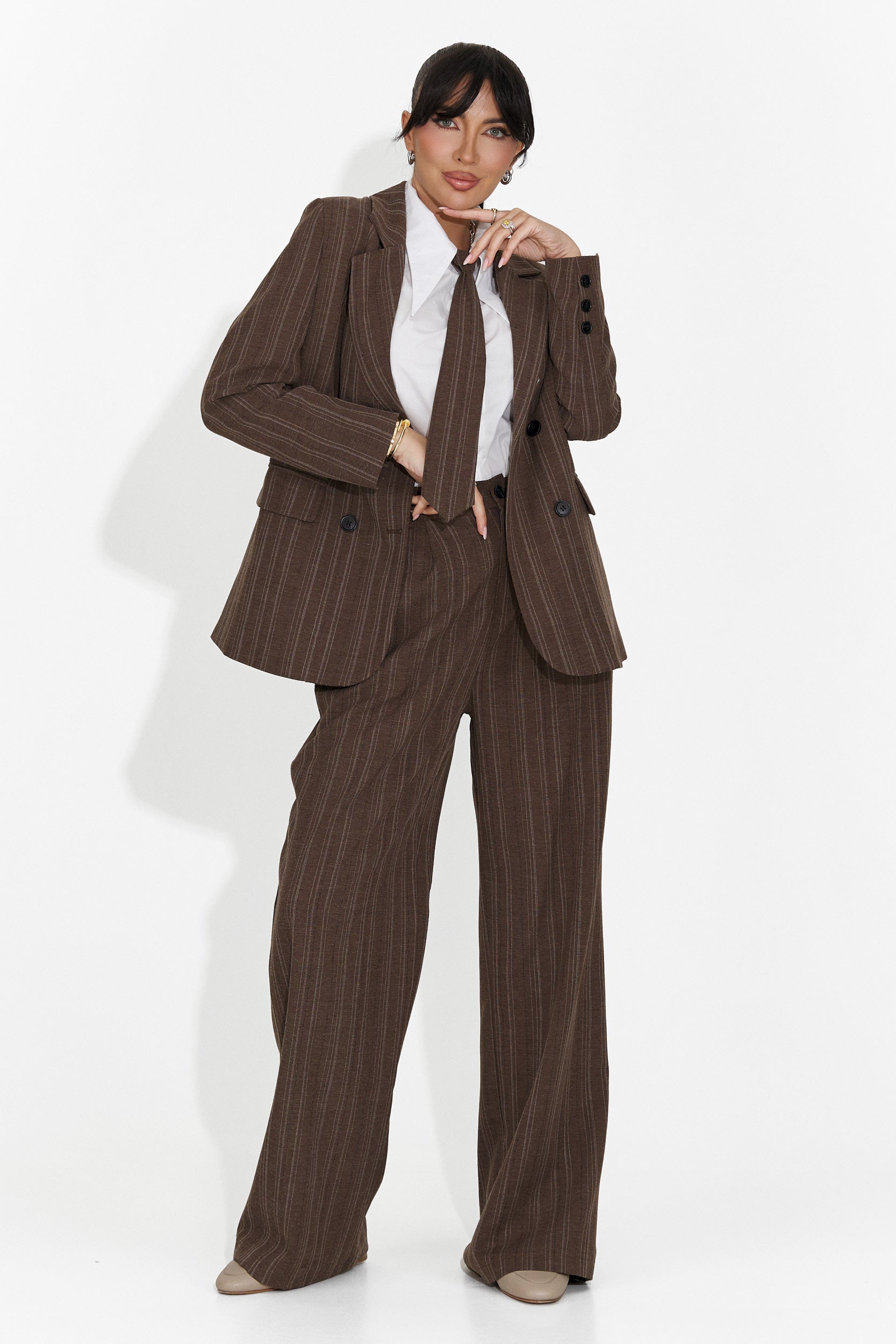 Costum dama 3 piese sacou + pantaloni + cravata maro Anhelica B