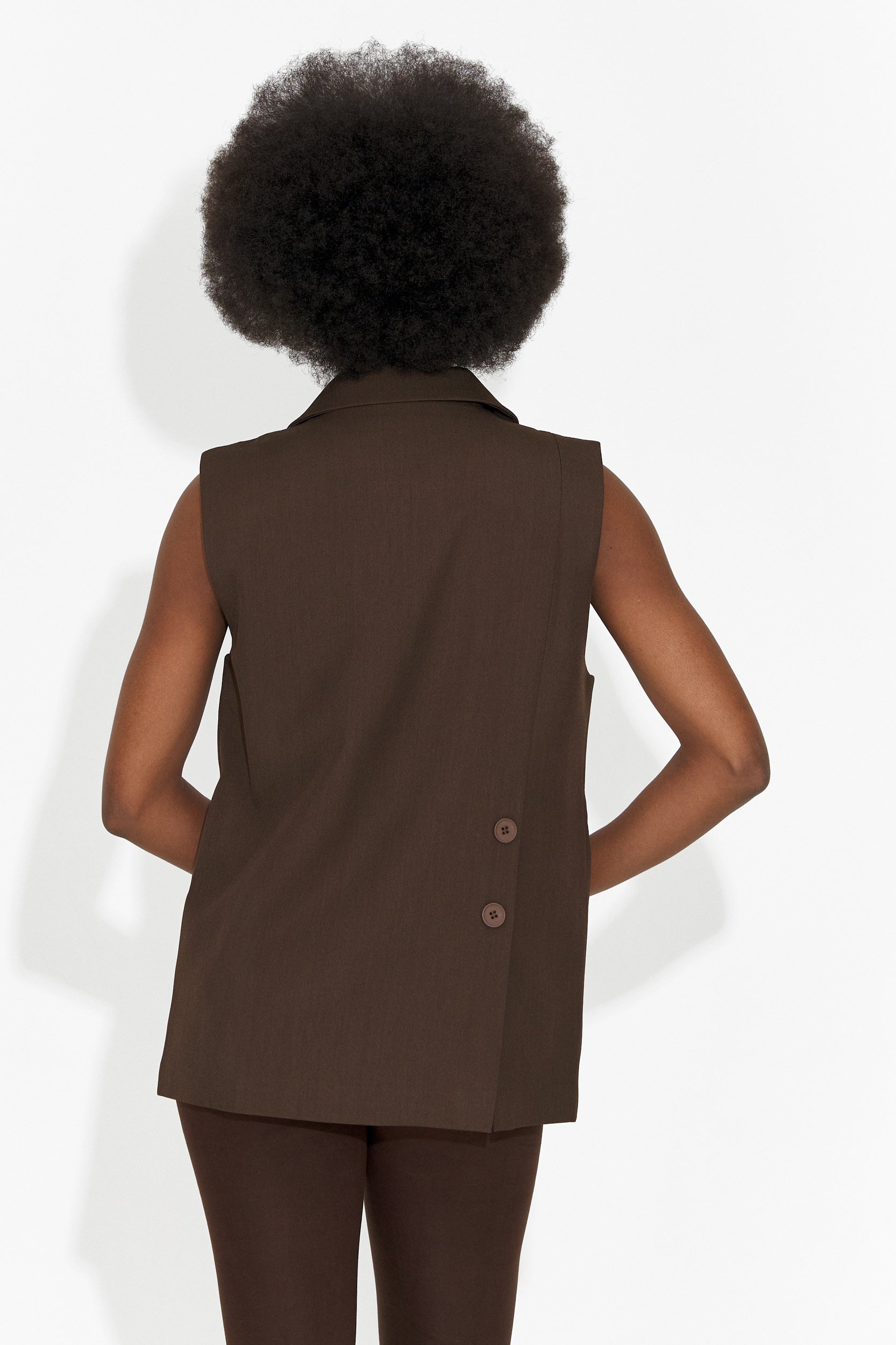 Vesta dama eleganta maro Meghan Bogas