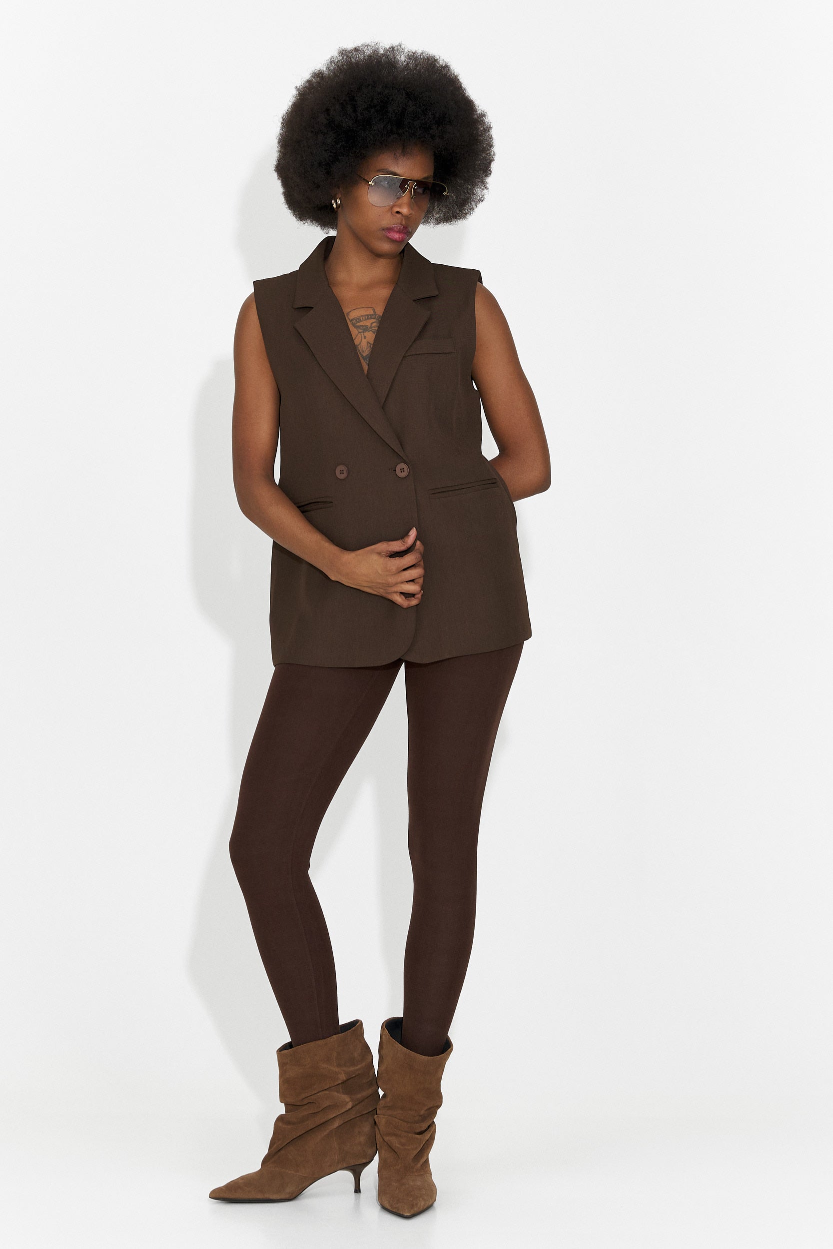 Vesta dama eleganta maro Meghan Bogas